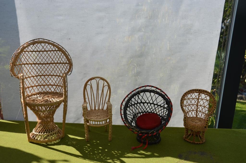 5 vintage rotan Pauwenstoeltjes / poppenstoeltjes jaren 70, Ophalen of Verzenden