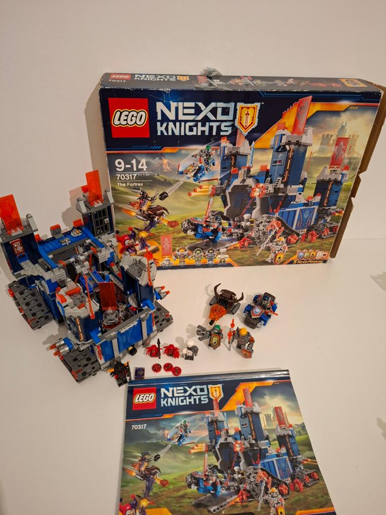 Lego nexo knights The fortex compleet met boekje en doos, Overige thema's, Lego, Ophalen of Verzenden, Zo goed als nieuw