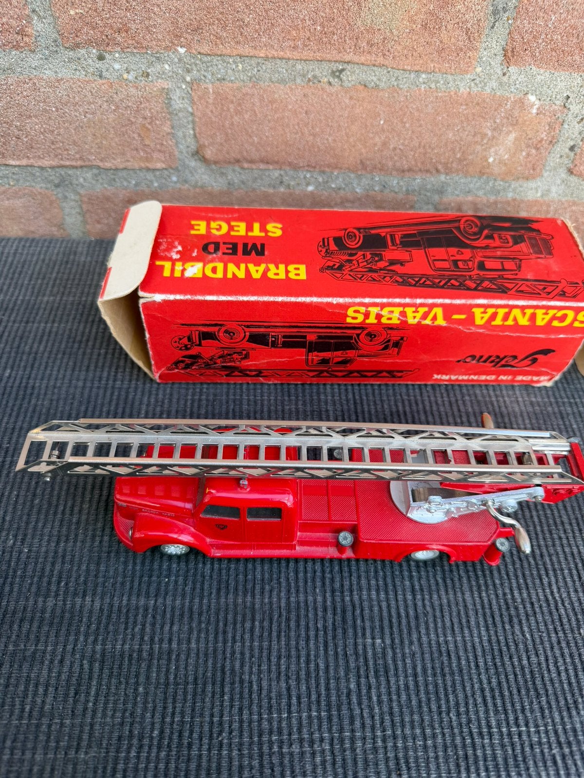 1:50 Tekno Denmark no.445 Scania Vabis brandweerladderwagen, Hobby en Vrije tijd, Modelauto's | 1:50, Gebruikt, Bus of Vrachtwagen