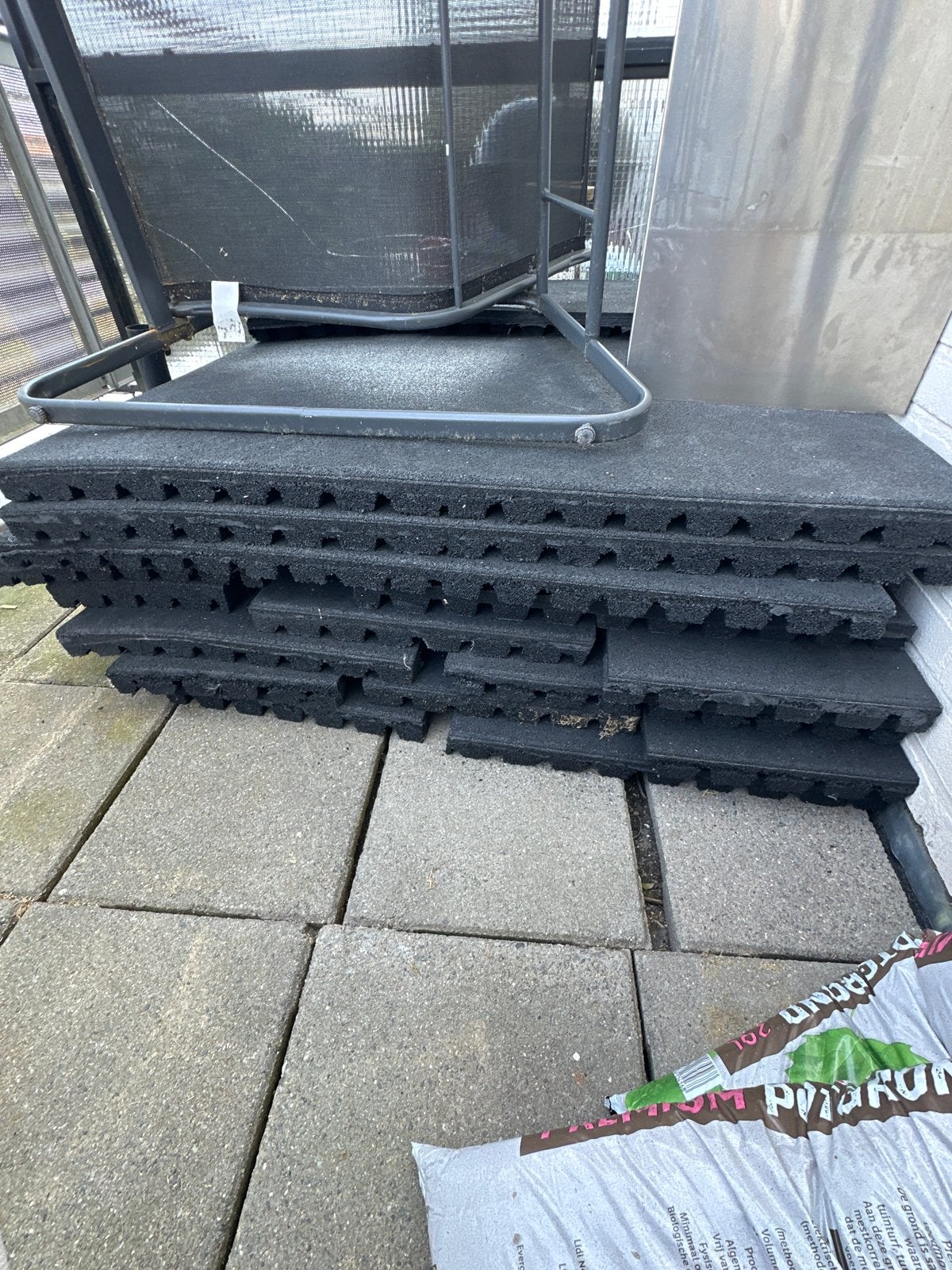 Rubberen tegels 1x1 meter - 3 hele en losse stukken, Ophalen, Gebruikt, Overige typen, Rubber