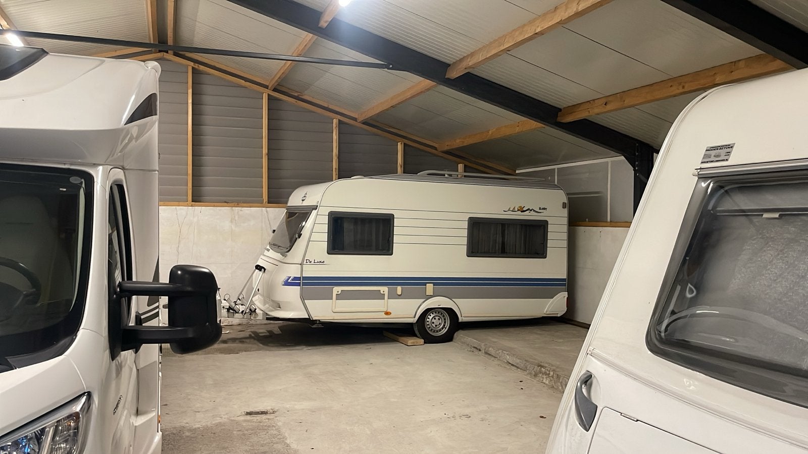 Stalling voor caravan of vouwwagen