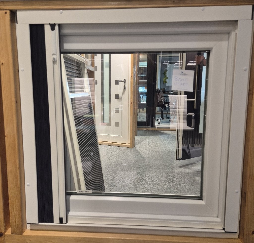 draai-kiep PVC raam showroom model  HR++ wit inclusief hor, Kunststof, Raamkozijn, Zo goed als nieuw, Inclusief glas