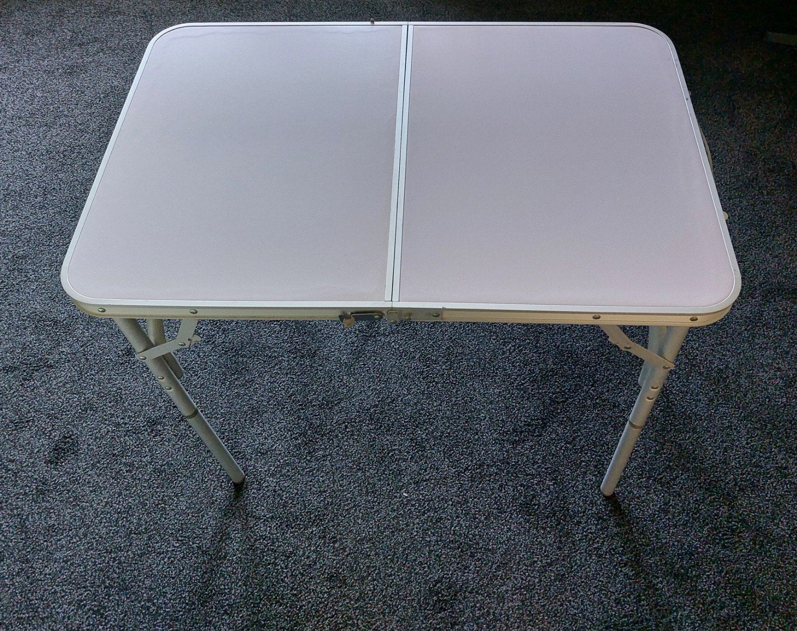 Compacte opvouwbare campingtafel - 80x60x90 cm, Ophalen of Verzenden, Gebruikt, Campingtafel