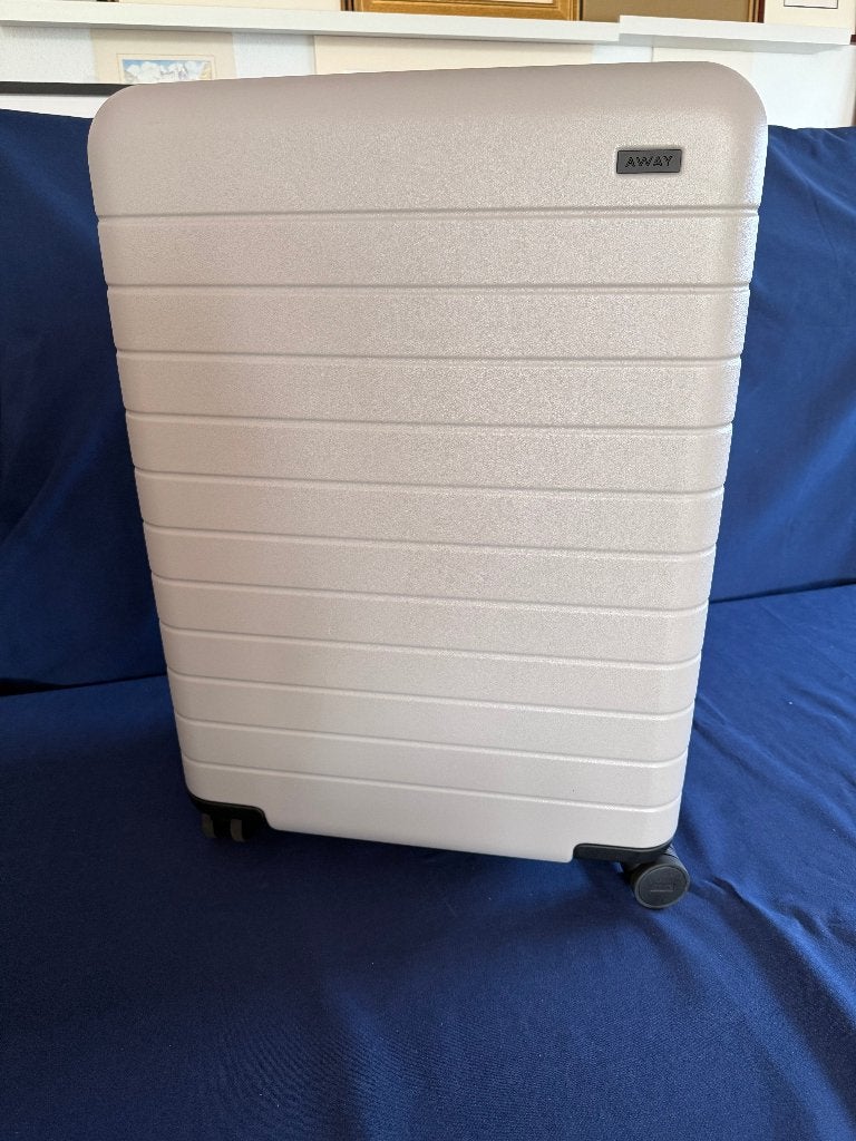 Away Flex Koffer – Middelgroot, lichtgrijze, Hard kunststof, Zo goed als nieuw, 35 tot 45 cm, Wieltjes