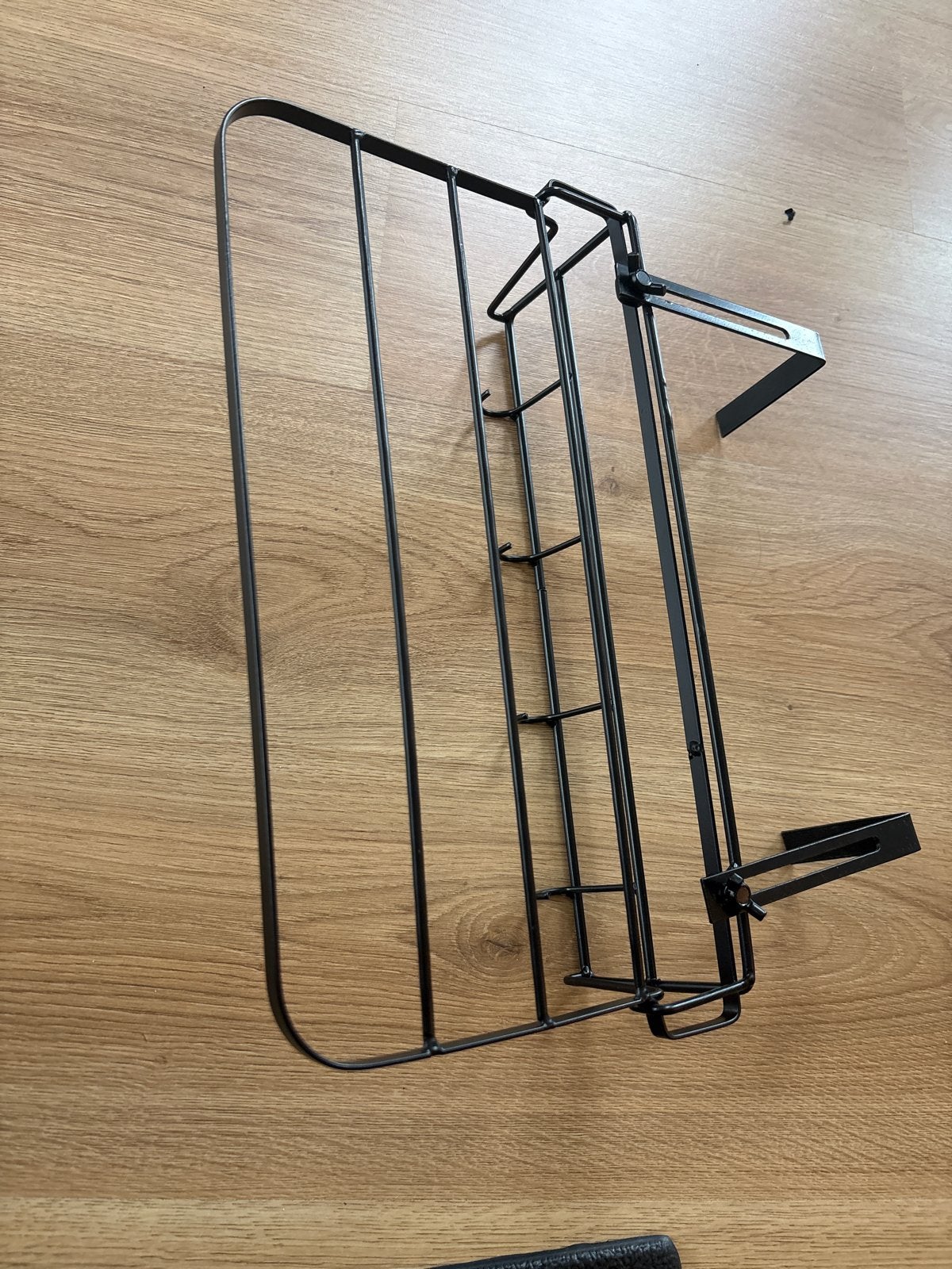 Zwarte metalen wandkapstok met legplank en haken, Gebruikt, Minder dan 100 cm, Metaal, Ophalen
