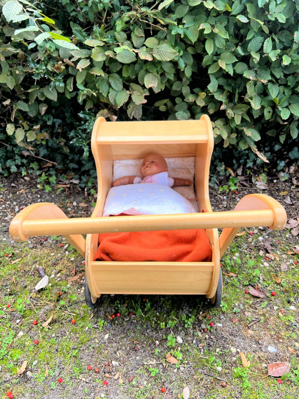 Houten poppenwagen met pop, Ophalen of Verzenden, Gebruikt, Babypop