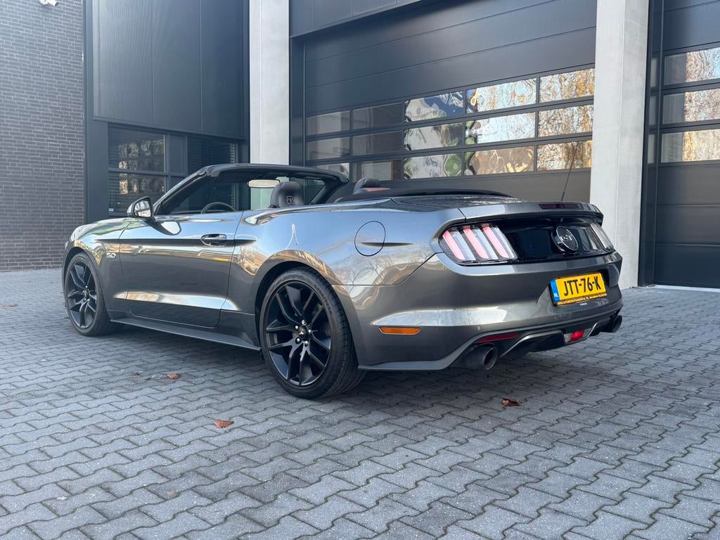 Ford Mustang 5.0 V8 421pk 2016 Grijs cabriolet, Auto's, Achterwielaandrijving, 8 cilinders, Cabriolet, 4 stoelen