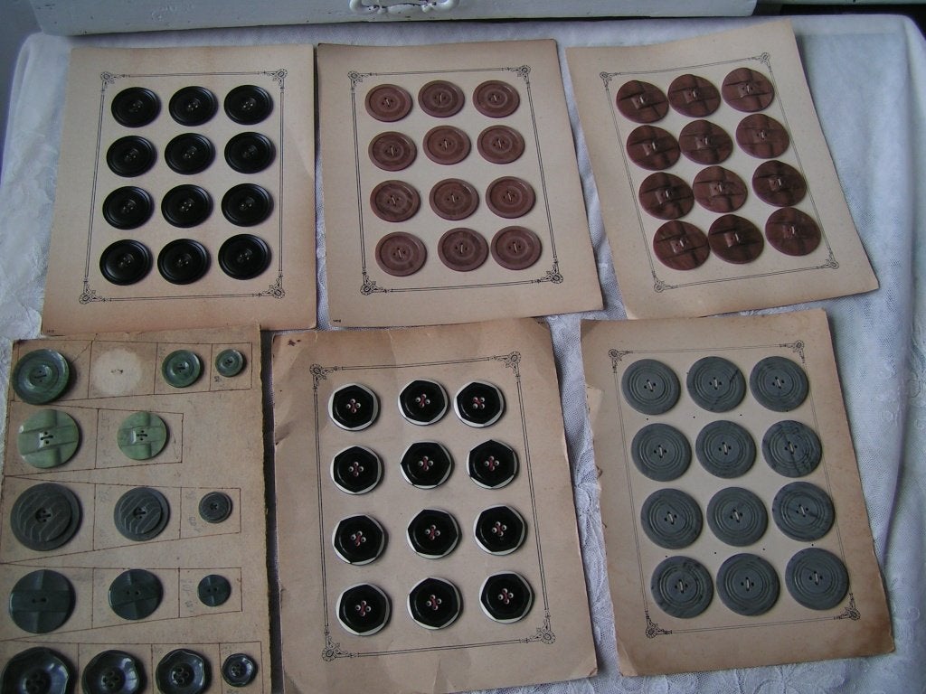 6 kaarten met bakelieten knopen nr DD 381, Verzenden, Nieuw, Knoop of Knopen