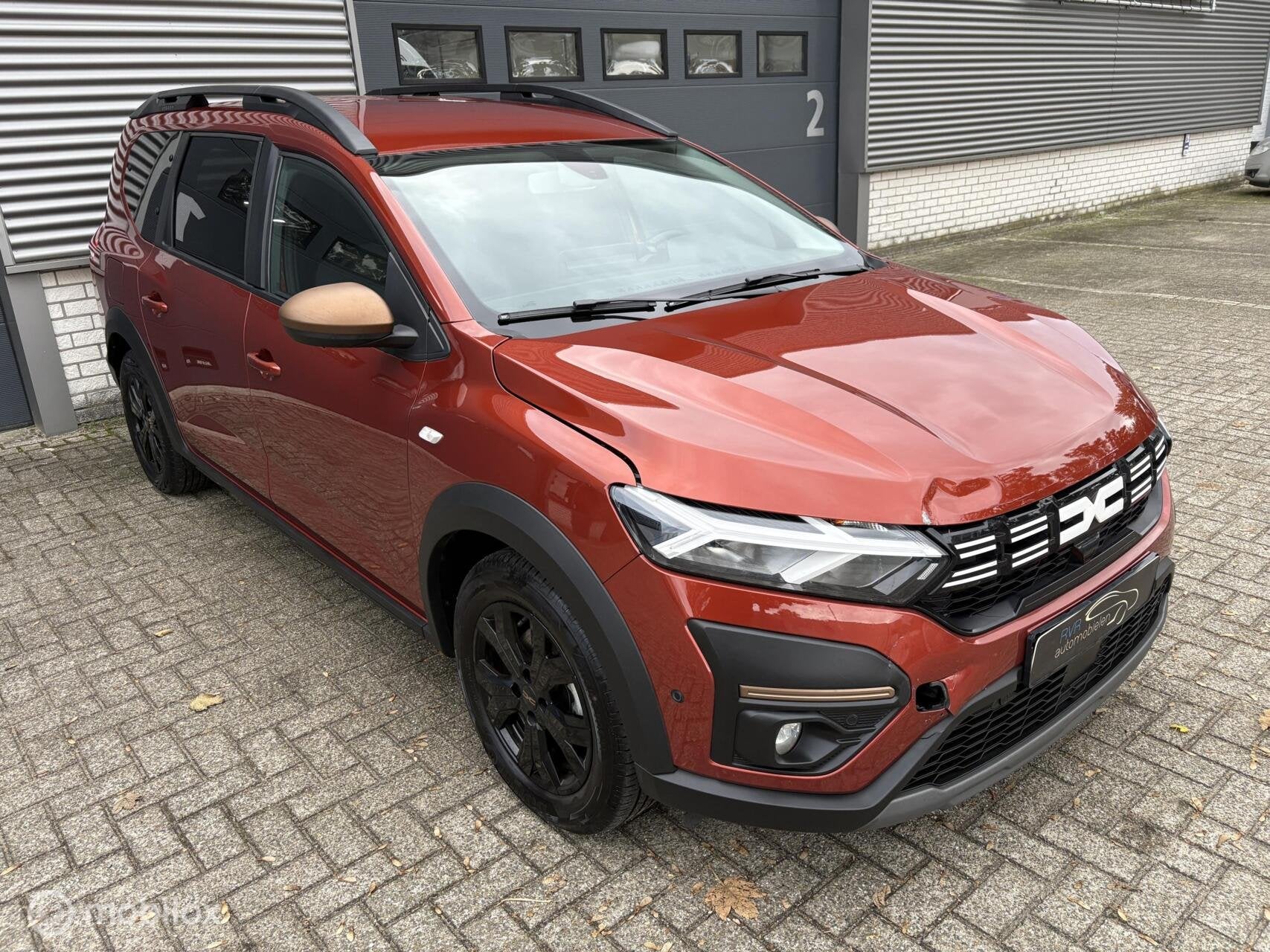 Dacia Jogger 1.6 Hybrid 140 Extreme/7PERS/SCHADE, Stof, Gebruikt, Zwart, 4 cilinders