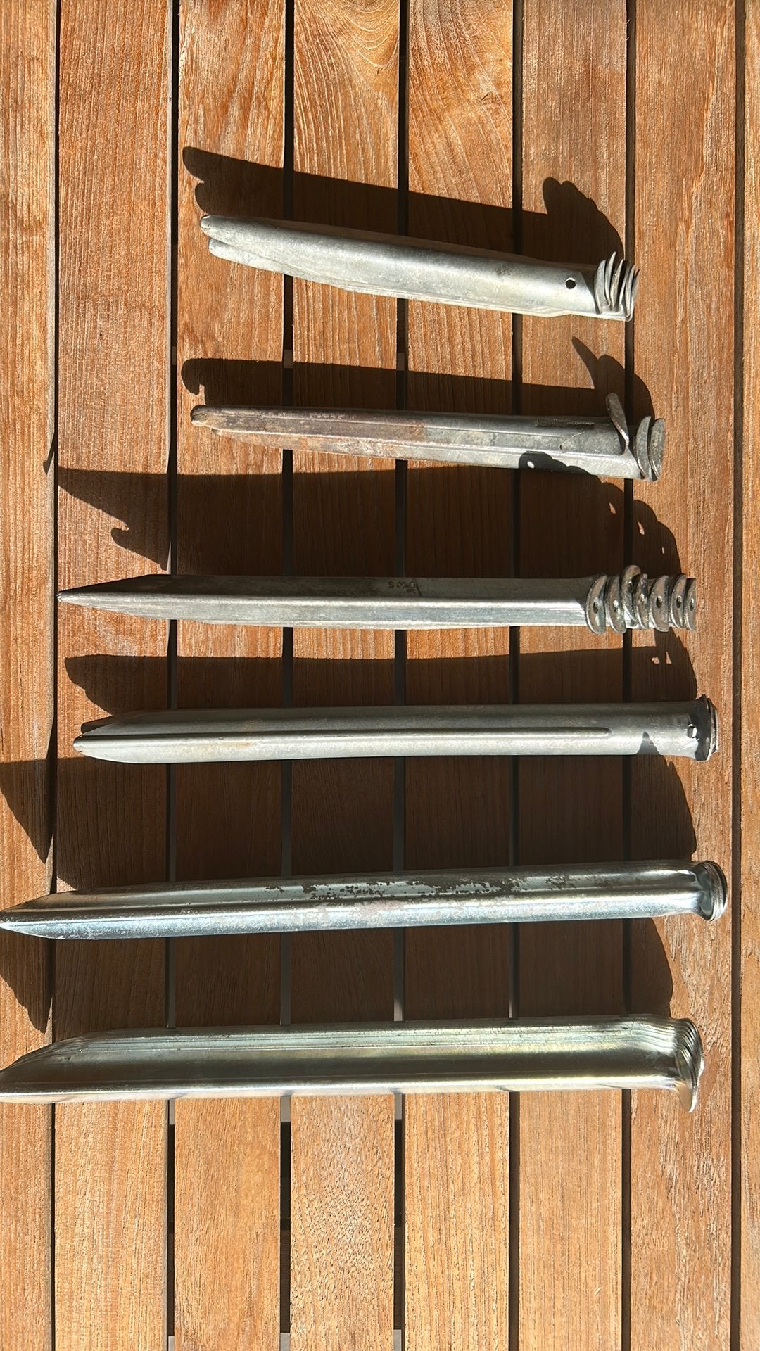 half ronde haringen, 18, 20, 22, 24, 28 en 30 cm., Caravans en Kamperen, Tentaccessoires, Ophalen of Verzenden, Zo goed als nieuw