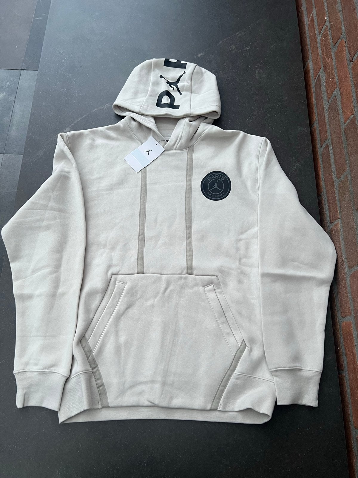 Jordan x PSG Hoodie - Maat M - Nieuw met kaartjes, Ophalen of Verzenden, Nieuw, Maat 48/50 (M), Beige