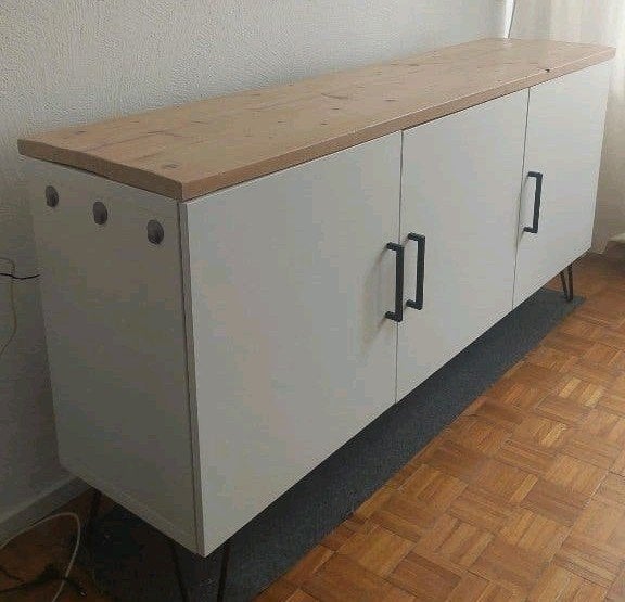 Lage prijs: wit dressoir, zwarte poten, houten blad, Ophalen, 150 tot 200 cm, 25 tot 50 cm, Gebruikt