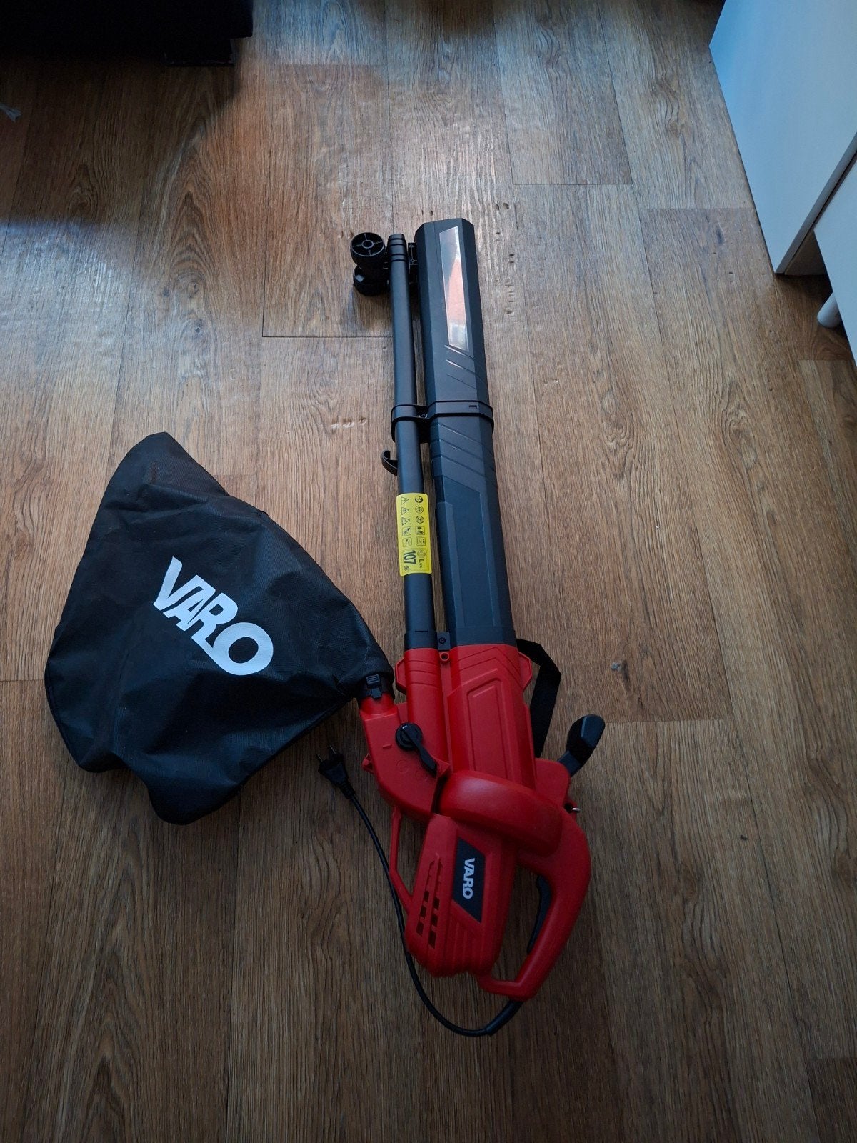 Varo Elektrische Bladblazer met Zuigfunctie en Opvangzak, Ophalen, Met opvangzak, Handgedragen, Nieuw