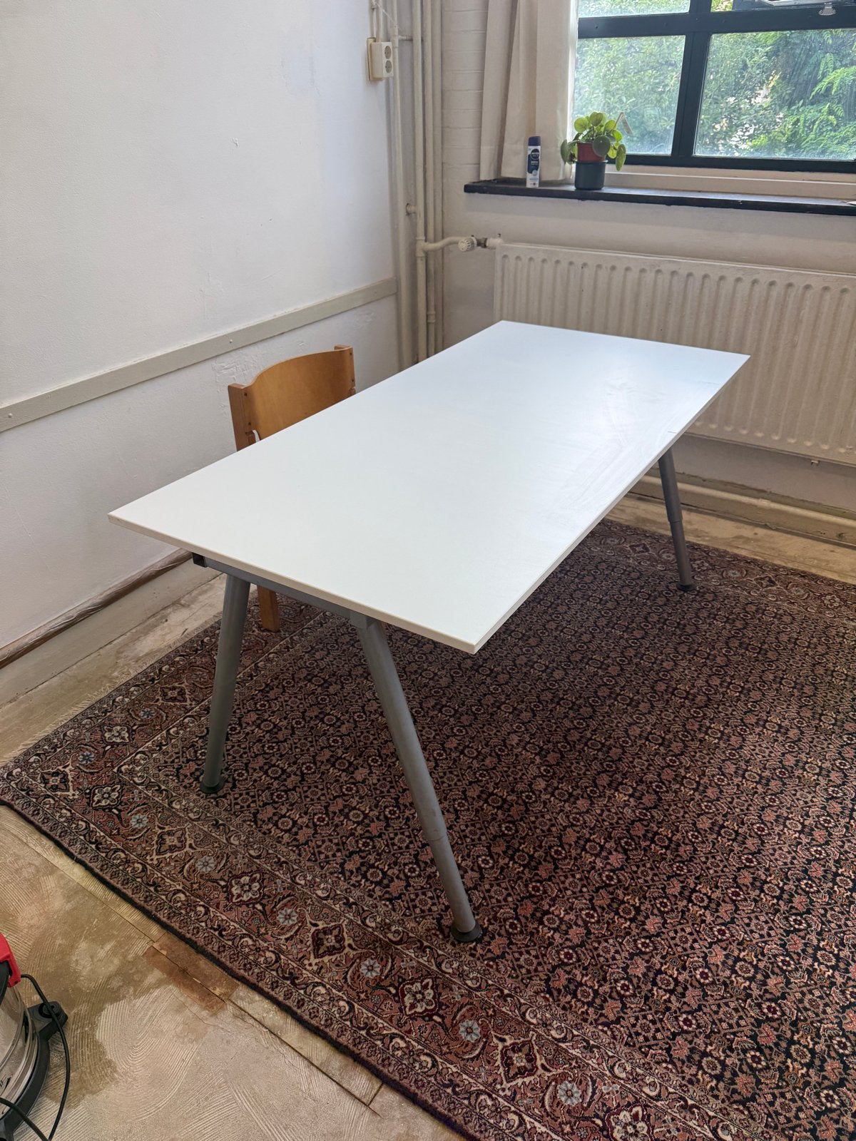 Ikea bureau wit met verstelbaar onderstel, Ophalen, Gebruikt, In hoogte verstelbaar, IKEA