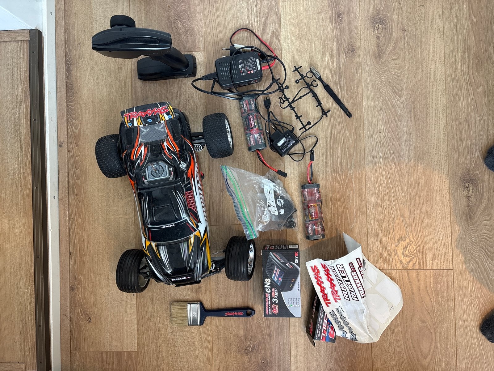 Traxxas Rustler RC Auto - Compleet met Accu's en Lader, Elektro, Gebruikt, Auto offroad, Ophalen of Verzenden
