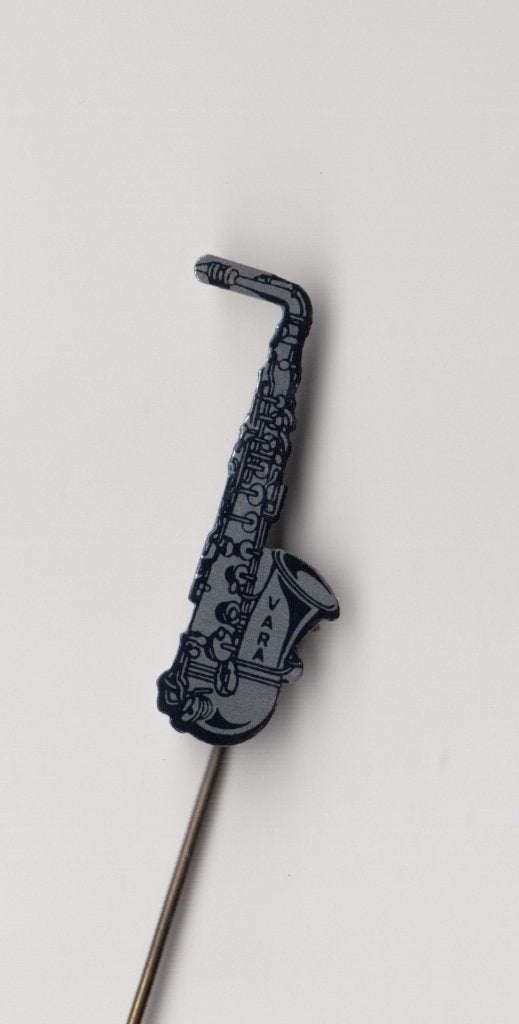 Saxofoon Vara speldje, Verzamelen, Speldjes, Pins en Buttons, Gebruikt, Niet vindbaar, Niet vindbaar, Speldje of Pin