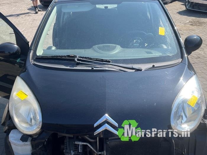 Motorkap van een Citroen C1 (EXZ)