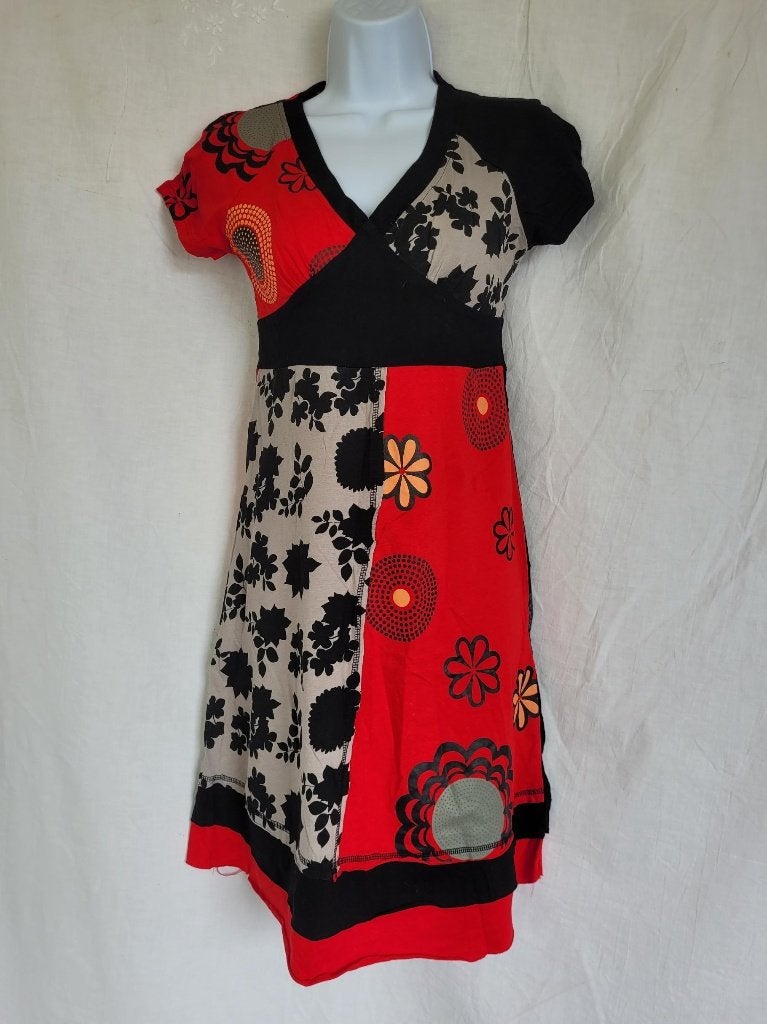 Stoere zwart-rode jurk mt S/M, ., Ophalen of Verzenden, Zo goed als nieuw, Knielengte