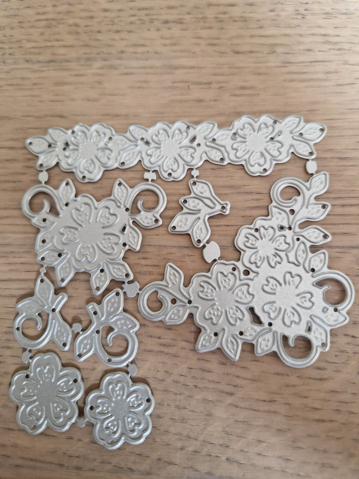 Snijmal diverse Bloementafereeltjes - Knutselmateriaal, Geschikt voor snijden, Zilver, Zo goed als nieuw, Overige merken