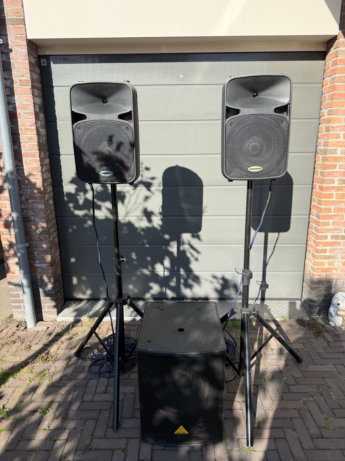 Samson Auro D412 PA-set met Behringer Subwoofer, Gebruikt, Speakerset, Inclusief kabels, Ophalen