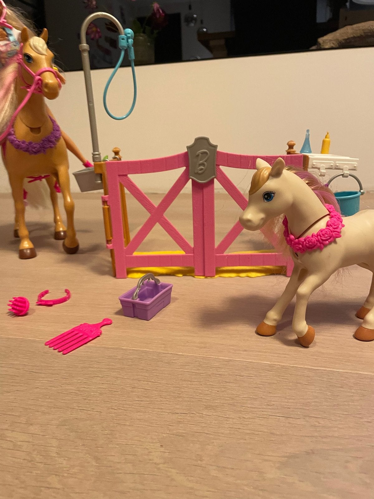 Barbie paardenspeelset met Barbiepop, paarden en accessoires, Ophalen of Verzenden, Gebruikt, Barbie