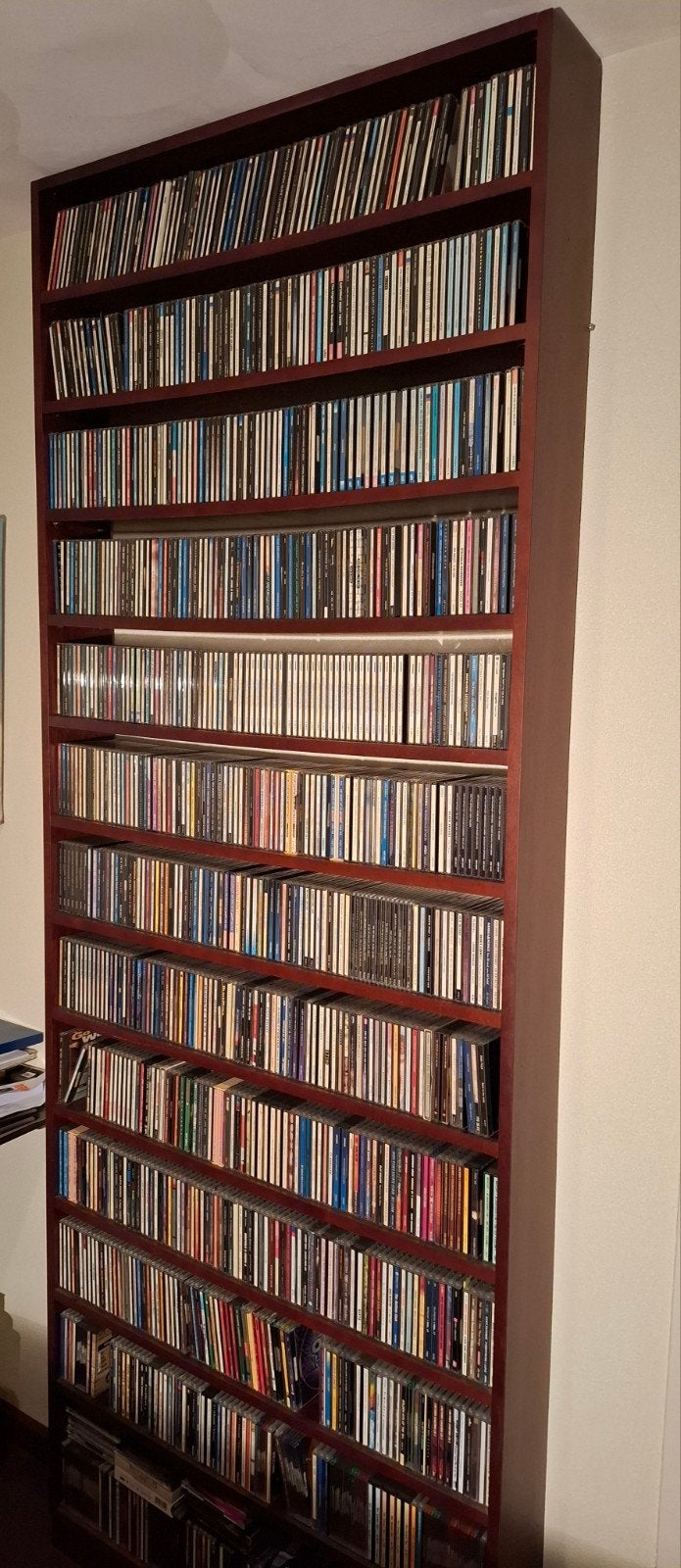 CD kast, hout, bruin., Ophalen, 150 discs of meer, Zo goed als nieuw, Cd's