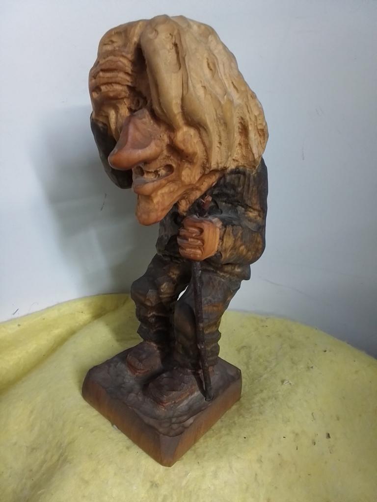 15245) houten beeld naar SJUR MORKVE  hoog 25cm  gesigneerd, Ophalen of Verzenden