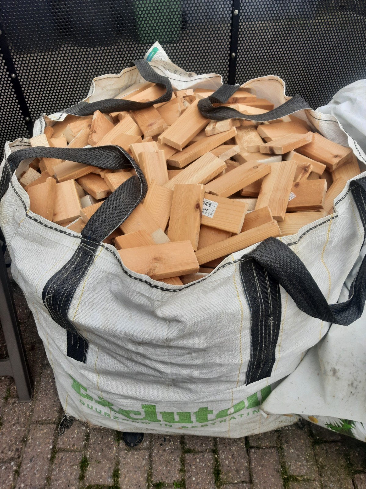 Kuub zak met diverse houten blokjes en resthout, Ophalen, Overige houtsoorten