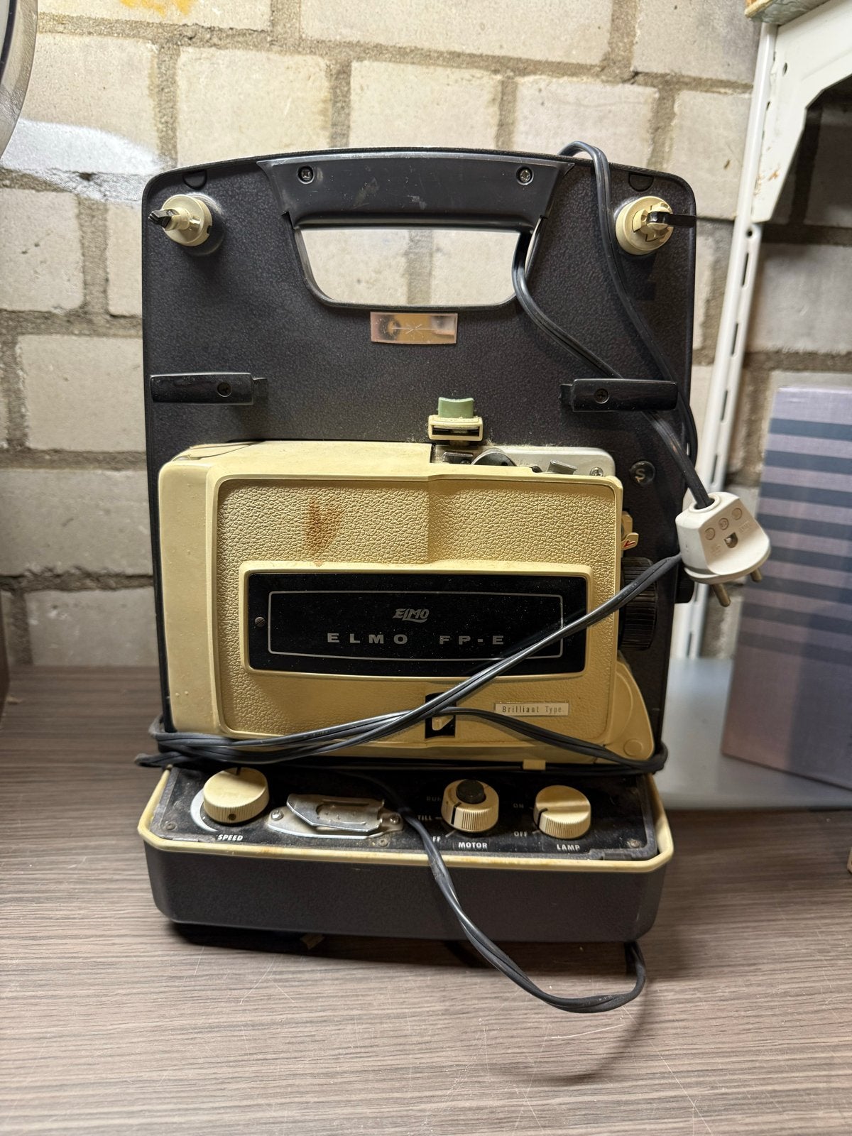 Elmo FP-E Filmprojector - Vintage Super 8 Projector, Ophalen of Verzenden, Gebruikt, Met scherm