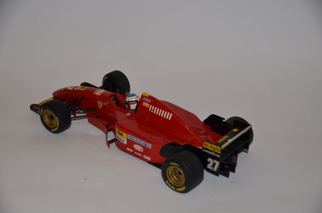 Ferrari F1 412 T2 1995 #27, Hobby en Vrije tijd, Modelauto's | 1:18, Ophalen of Verzenden, Gebruikt, Auto, Hot Wheels