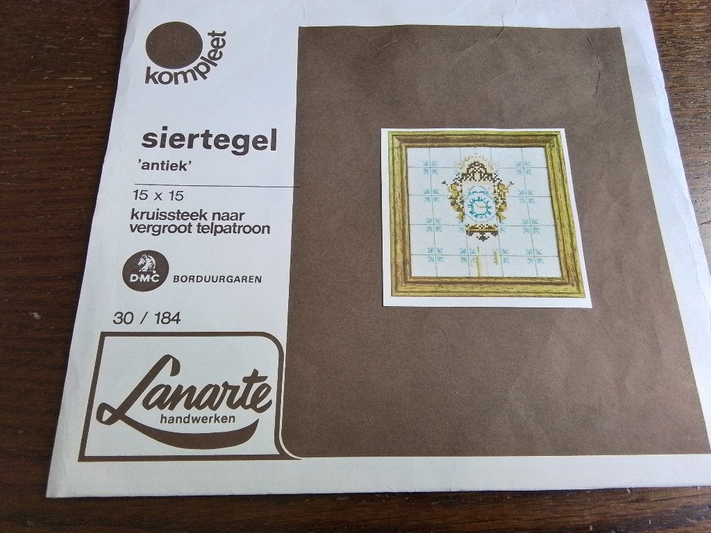 Borduurpakket van lanarte siertegel antiek, Ophalen of Verzenden, Zo goed als nieuw, Handborduren, Borduurpakket