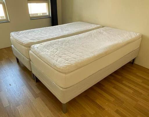 2x IKEA Sultan Aukra boxspring met Sultan Hjartdal matrassen, Huis en Inrichting, Ophalen, Tweepersoons, Zo goed als nieuw, 80 cm