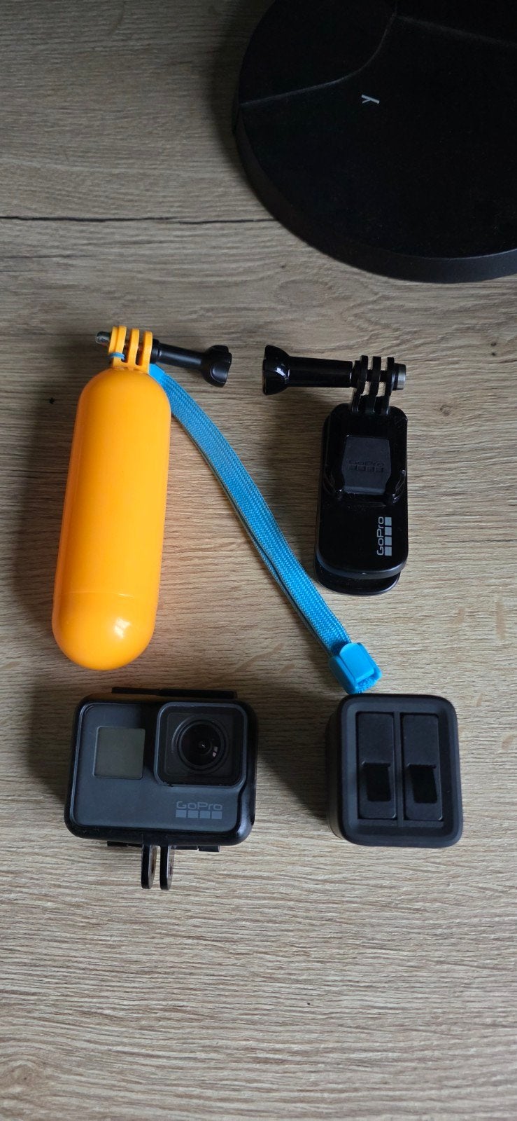 Foto 2 van GoPro Hero 5 Black + Dubbele Lader & Drijvende Handgrip etc