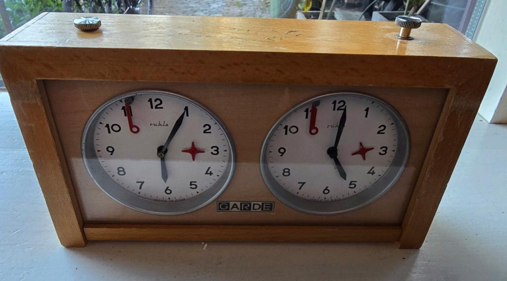 Garde Schaakklok vintage hout Ruhla Schaak Klok, Een of twee spelers, Ophalen, Gebruikt