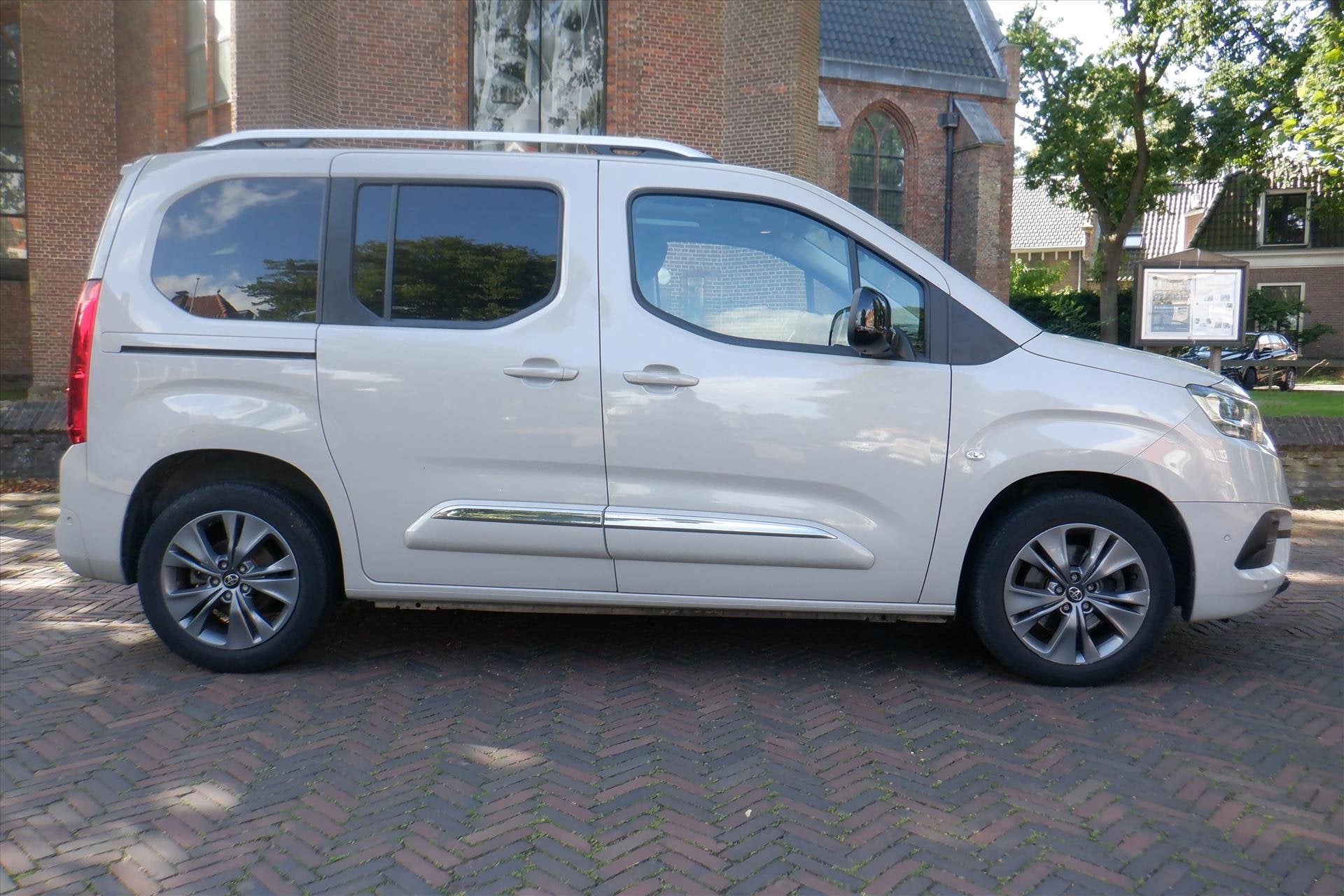 Toyota Proace City Verso AUTOMAAT-PDC-PAN.DAK-BOVAG, Auto's, Toyota, Automaat, 12 maanden, Stof, Gebruikt