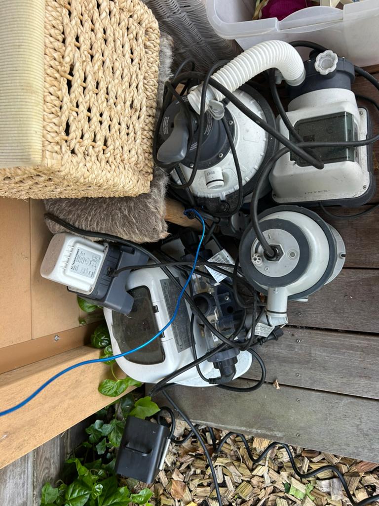 Zand filterpomp intex verwarmin en zout water systeem, Minder dan 50 watt, Ophalen of Verzenden, Hout, Netvoeding