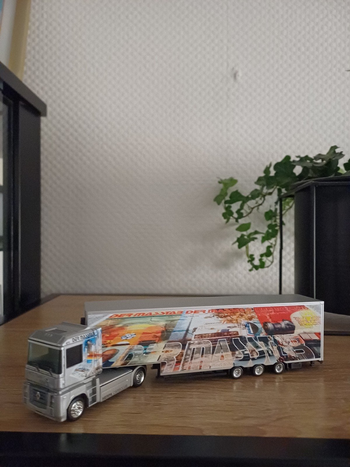 Herpa Renault met oplegger. Der masstab, Ophalen of Verzenden, Bus of Vrachtwagen, Overige merken