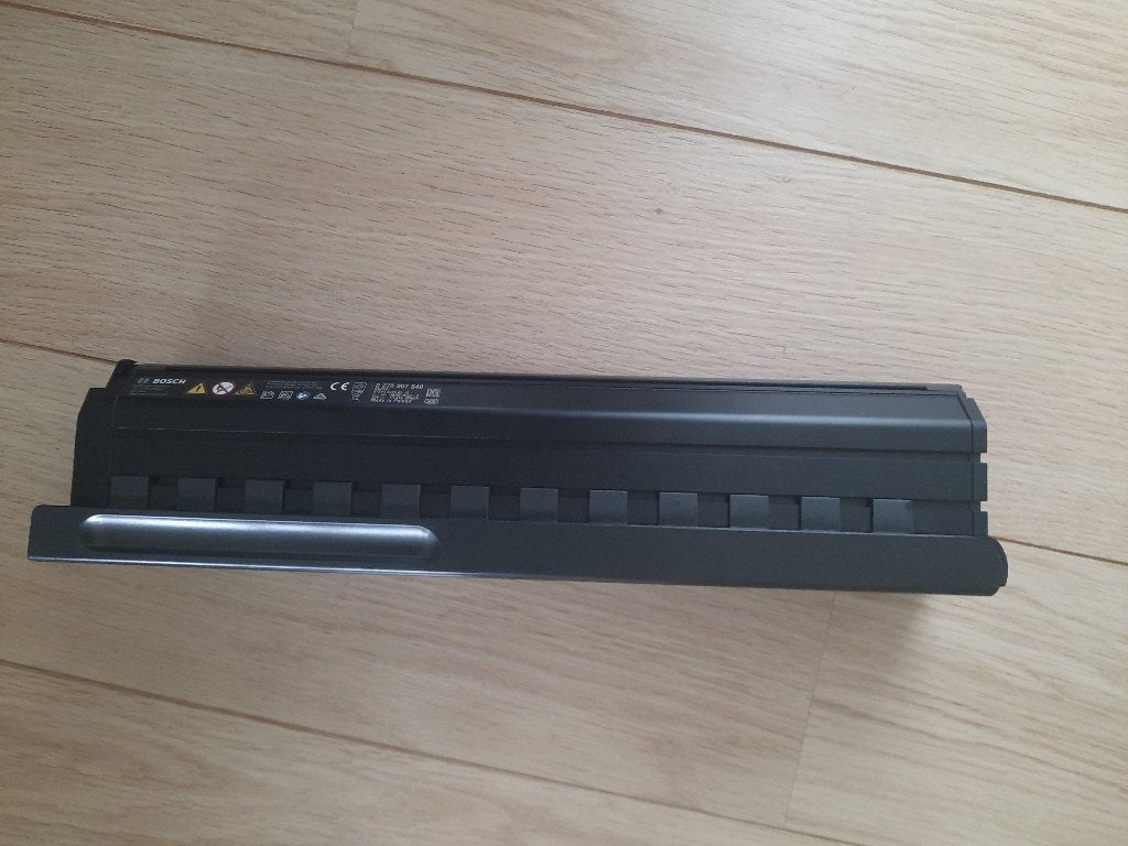 Bosch 500 Wh fietsaccu met compacte oplader, Fietsen en Brommers, Gebruikt