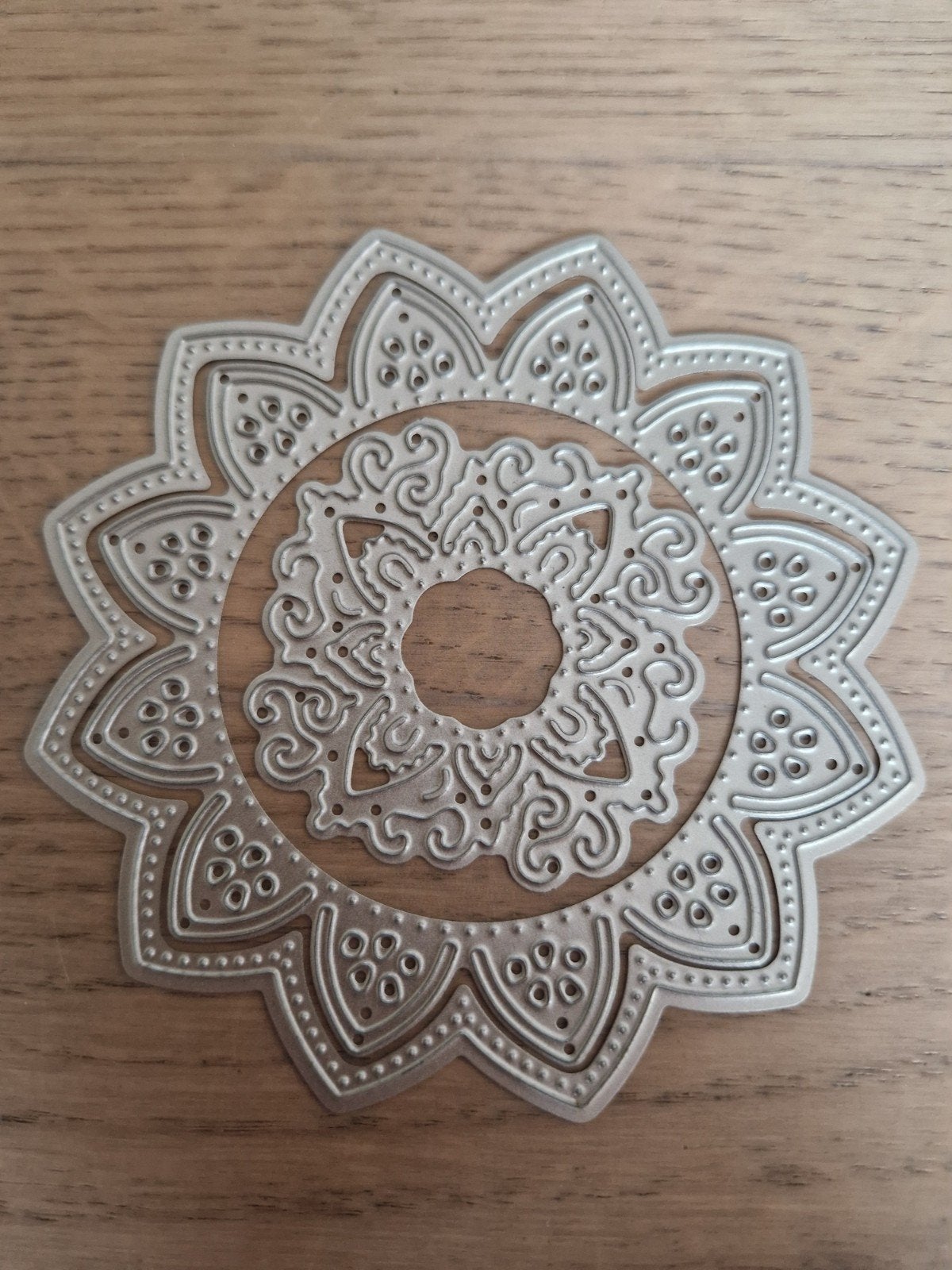 Mandala snijmal voor knutselen, Ophalen of Verzenden, Zo goed als nieuw