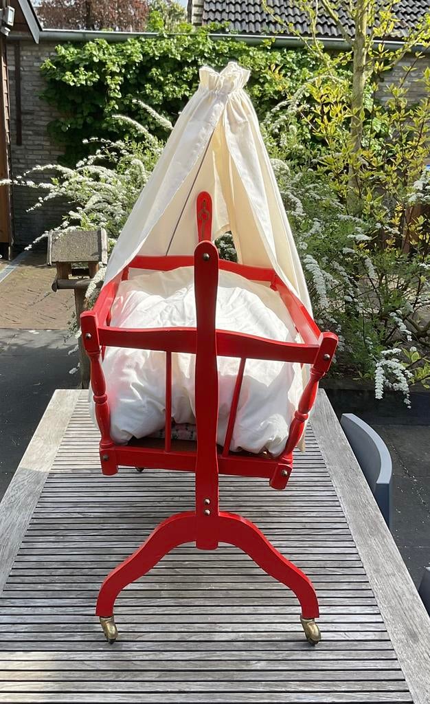 Houten poppenwieg, Ophalen, Zo goed als nieuw, Overige typen