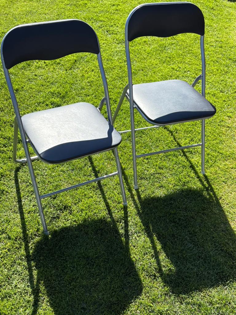 2x Opvouwbare stoelen - Ideaal voor extra zitplaatsen, Ophalen, Gebruikt, Twee, Zwart