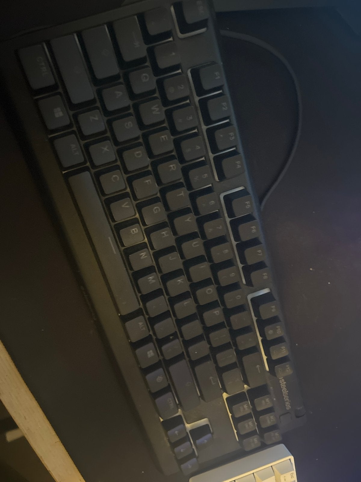 SteelSeries Apex 3 TKL & HK Gaming GK61v2 Toetsenborden, Computers en Software, Toetsenborden, Ophalen, Gebruikt, Gaming toetsenbord