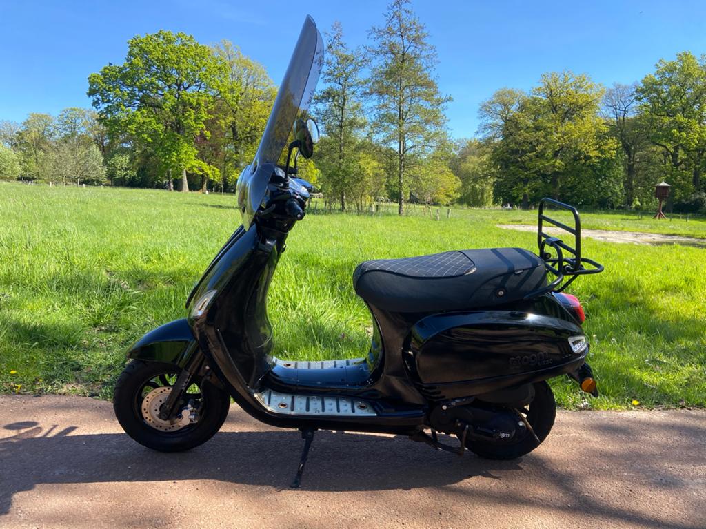 AGM VX50 Scooter - geel kenteken, Fietsen en Brommers, Ophalen, Gebruikt, Maximaal 45 km/u, Benzine