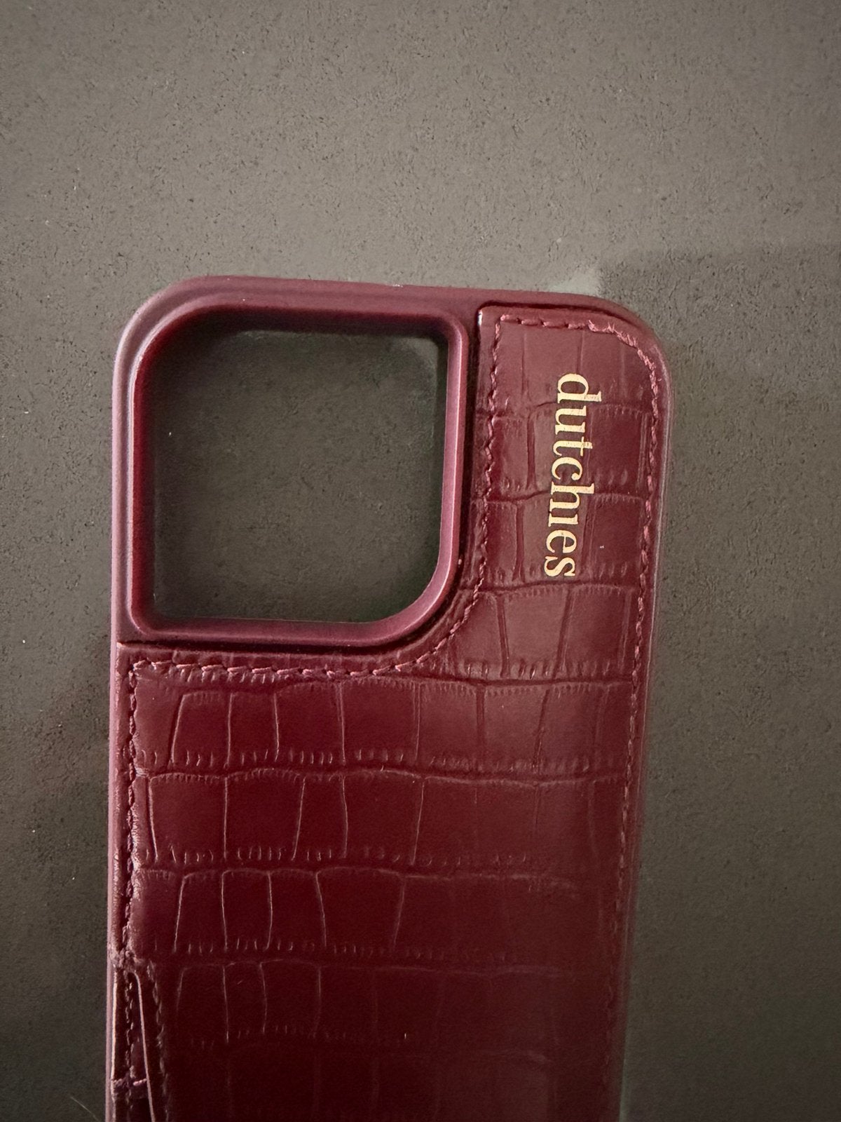 Dutchies Uphone 14pro hoesje burgundy, Ophalen, Zo goed als nieuw
