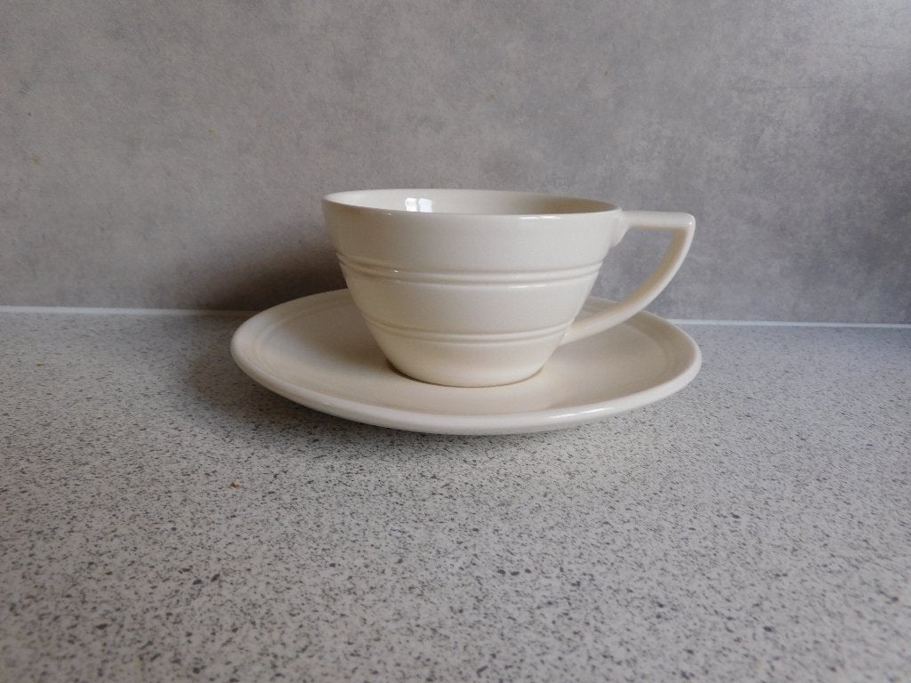 Kop en schotel Crème Jasper Conran Wedgwood, Ophalen of Verzenden, Zo goed als nieuw, Overige stijlen, Kop(pen) en/of Schotel(s)