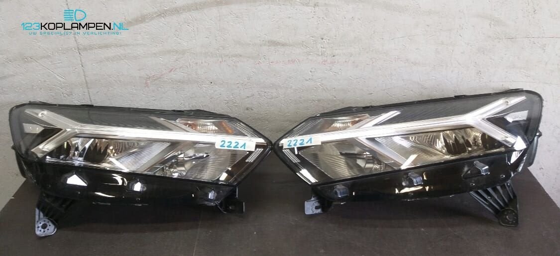 Dacia Jogger RK koplamp links rechts, Auto-onderdelen, Verlichting, Dacia, Gebruikt, Ophalen of Verzenden