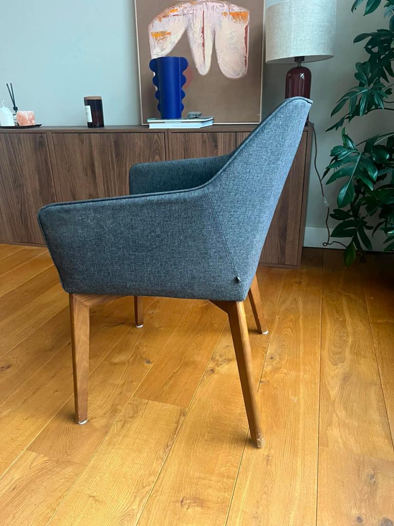 4 Grijze Stoelen: 3 Donkergrijs, 1 Lichtgrijs, Huis en Inrichting, Stoelen, Ophalen, Gebruikt, Vier, Stof