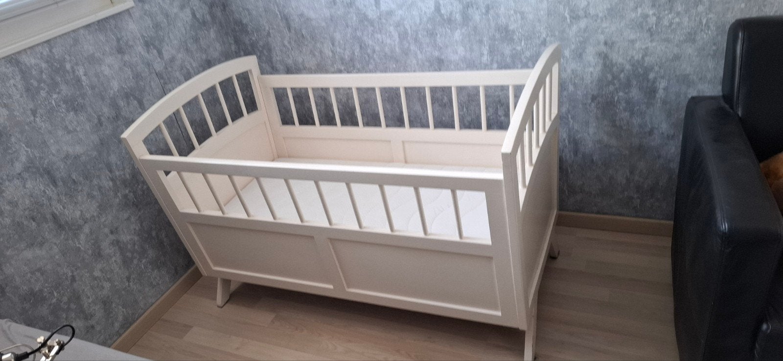 vintage hout kinder babybed ledikant met nieuw matras, Ophalen, Gebruikt, Minder dan 140 cm, Matras