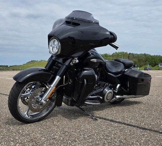 Harley Inruil mogelijk Street Glide streetglide 2015 CVO, Motoren, Motoren | Harley-Davidson, 2 cilinders, Sportuitlaat, Particulier