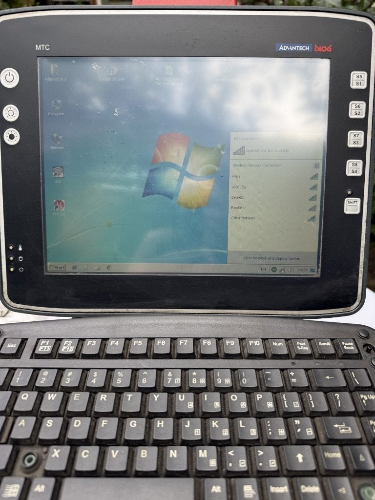 Advantech MTC rugged tablet / panel PC, Ophalen of Verzenden, Gelezen, Besturingssystemen